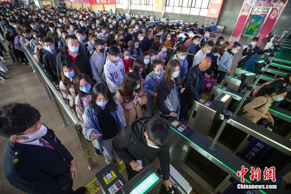 أكثر من 144 مليون رحلة ركاب بالصين خلال عطلة عيد الصفاء والنقاء