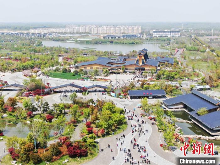 انطلاق فعاليات المعرض الدولي للبستنة بمقاطعة جيانغسو الصينية
