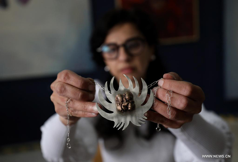 مقالة : شابة فلسطينية تعيد إحياء المجوهرات التقليدية ببراعة وحرفية عالية