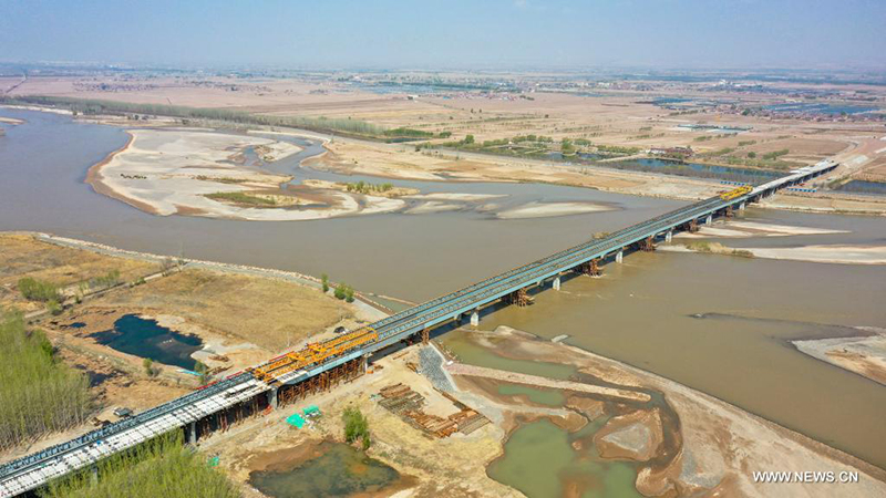 بناء جسر تشنلوه النهر الأصفر في منطقة نينغشيا بشمال غربي الصين