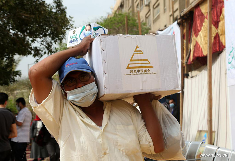 مقالة : شركات صينية بمصر تقدم عبوات غذائية للفقراء في شهر رمضان