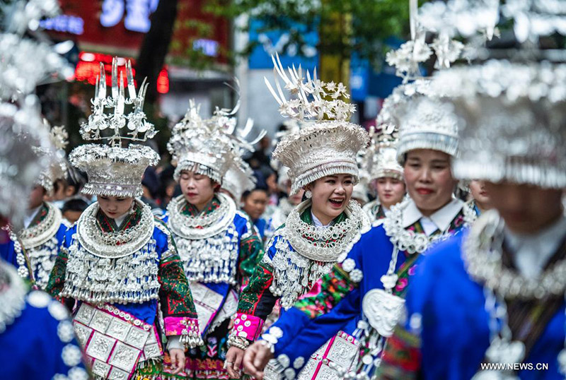 مهرجان الأخوات لقومية مياو في جنوب غربي الصين