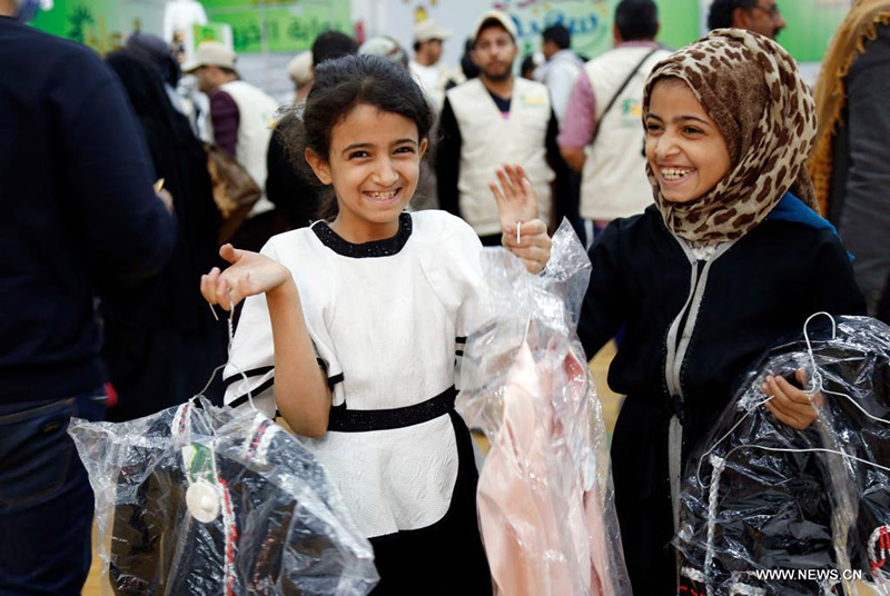 فعالية خيرية في صنعاء تمنح ملابس رمضانية مجانية للأطفال