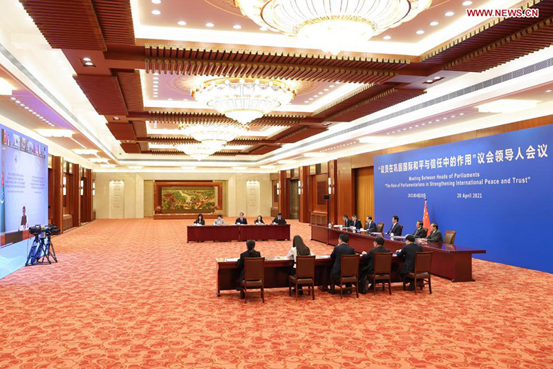 كبار المشرعين الصينيين يجتمعون خلال الجلسة التشريعية الحالية