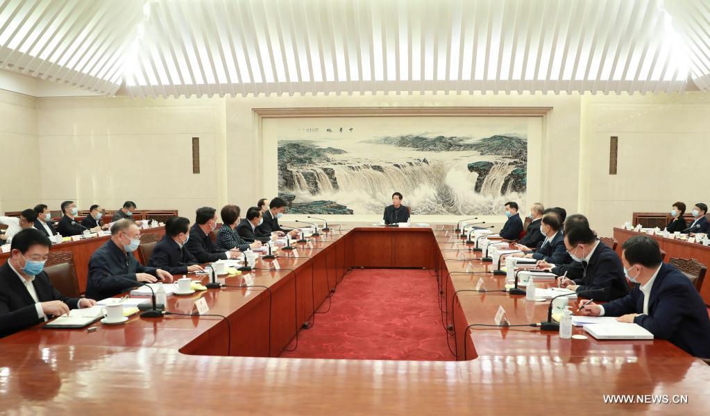 كبير المشرعين الصينيين يدعو لتحسين العمل من أجل خدمة البلاد والشعب بشكل أفضل