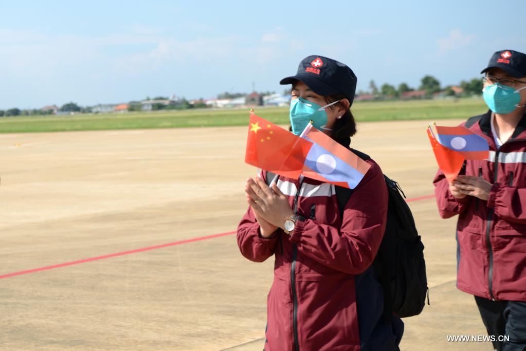 فريق طبي صيني يصل لاوس للمساعدة في مكافحة 