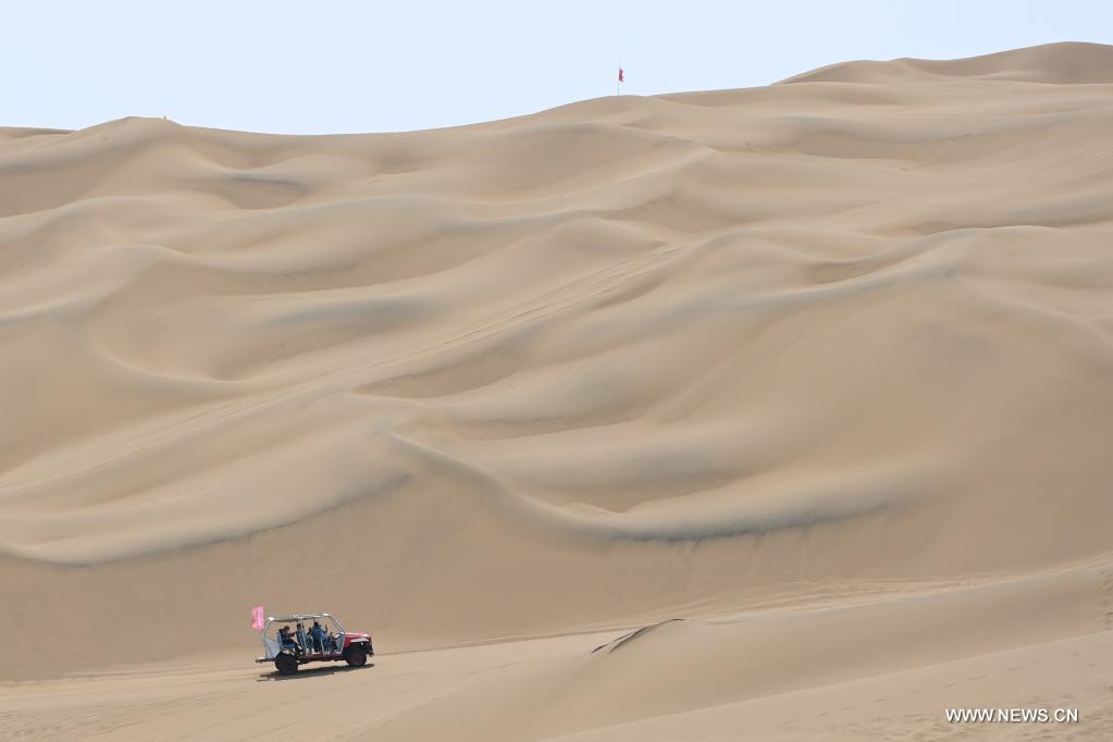 ازدهار سياحة الصحراء بشمال غربي الصين