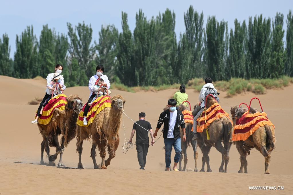 ازدهار سياحة الصحراء بشمال غربي الصين