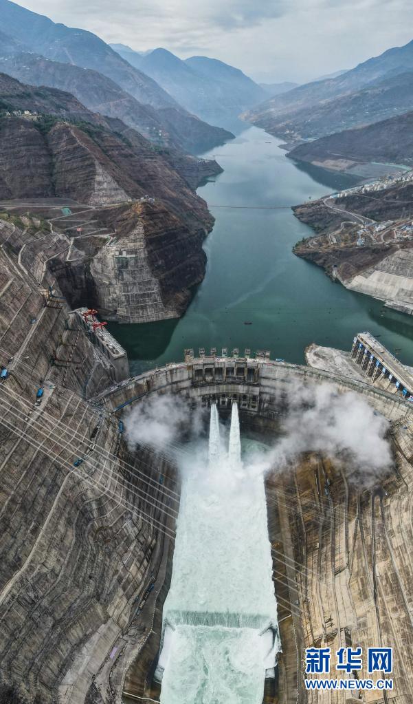 اكتمال أعمال صب الخرسانة لبناء سد عملاق جديد لتوليد الكهرباء جنوب غربي الصين