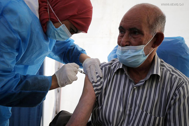 الجزائر تقيم مراكز مؤقتة للتطعيم ضد 
