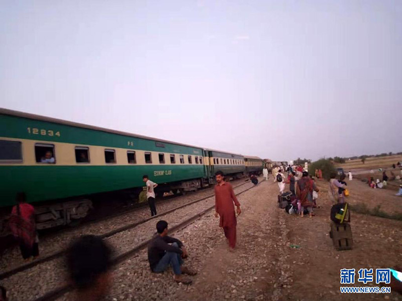 حصيلة ضحايا تصادم قطارين في جنوبي باكستان ترتفع إلى 36 قتيلا وأكثر من 50 مصابا