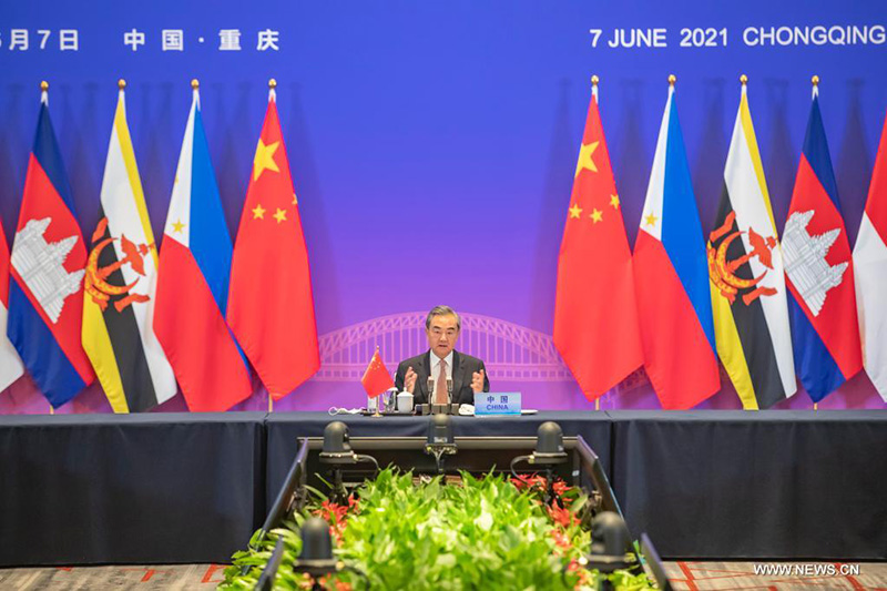 وزراء خارجية الصين وآسيان يحتفلون بالذكرى الثلاثين لعلاقات الحوار