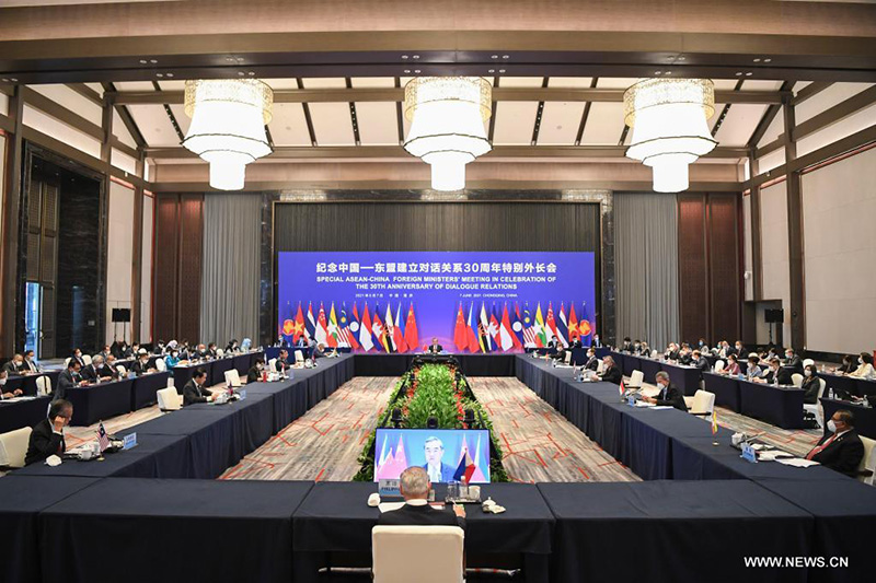 وزراء خارجية الصين وآسيان يحتفلون بالذكرى الثلاثين لعلاقات الحوار