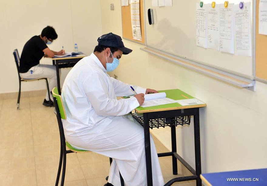 انطلاق اختبارات الثانوية العامة في الكويت وسط إجراءات صحية مشددة