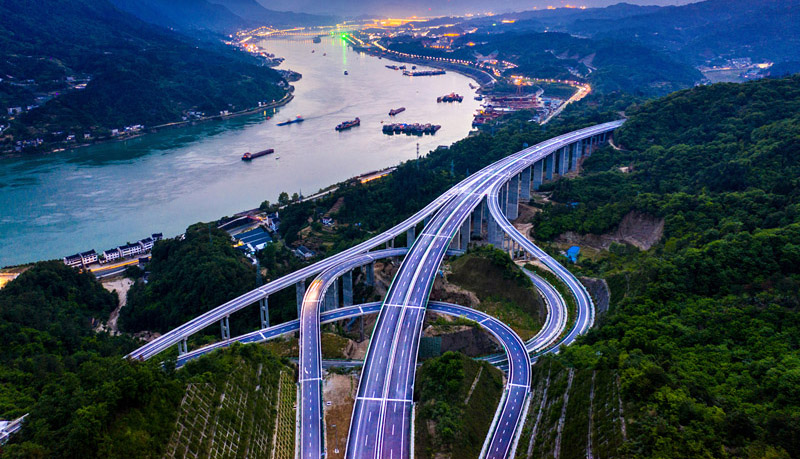 الطرقات السريعة في الصين: شاهد آخر على التطورات الكبيرة في البلاد