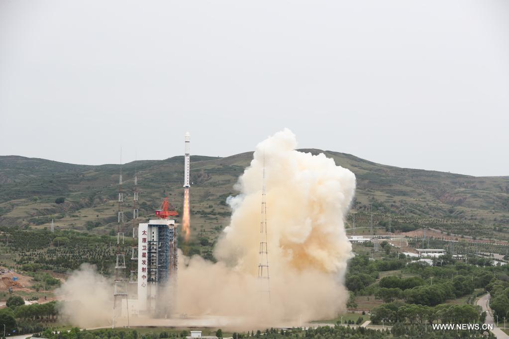 الصين تطلق أربعة أقمار صناعية بواسطة صاروخ لونغ مارش-2 دي