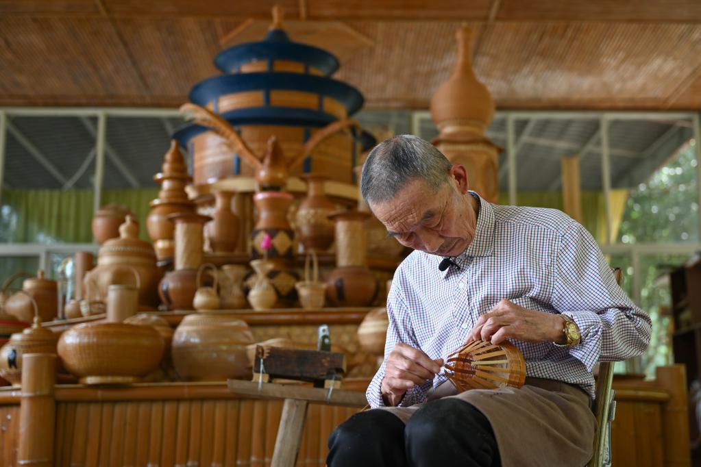 تسويق التراث الثقافي لنسج الخيزران في جنوب غربي الصين