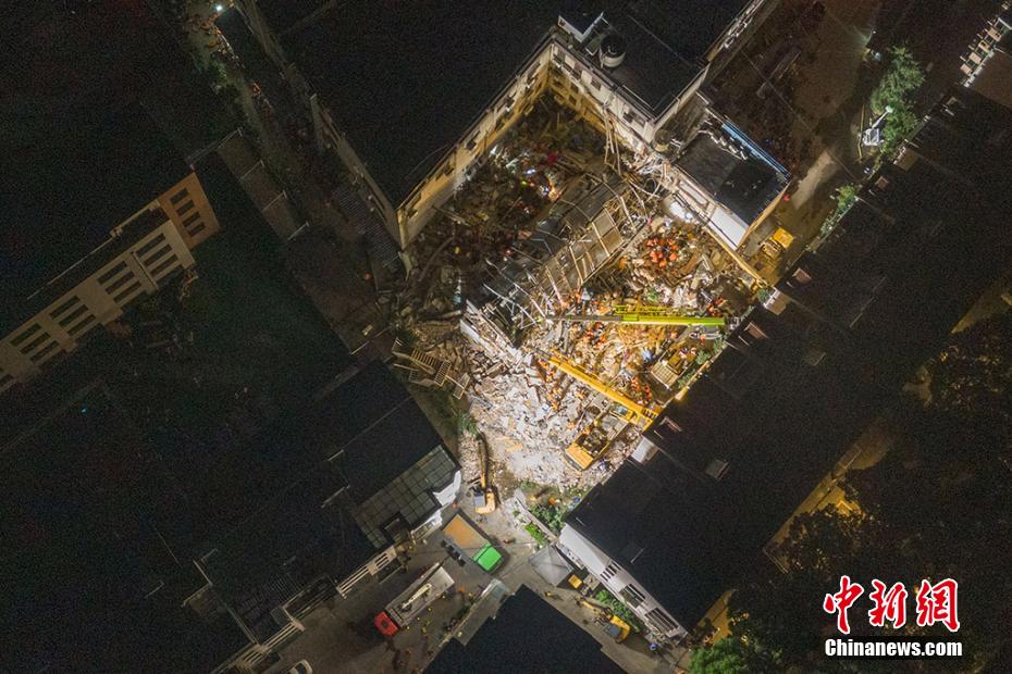 مقتل شخص واحد وفقدان 10 آخرين جراء انهيار مبنى في الصين