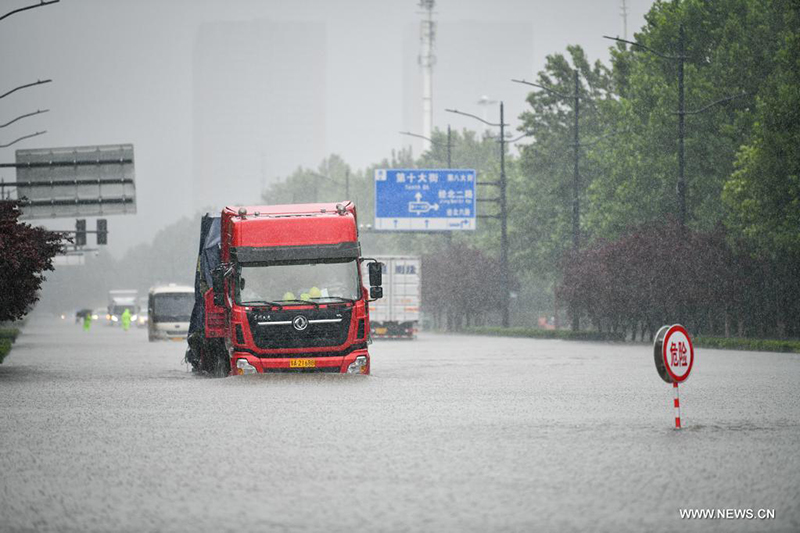 أمطار غزيرة بمعدلات قياسية وسط الصين تتسبب في اضطرابات هائلة