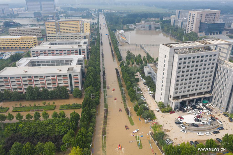 أكثر من 8000 جندي يساعدون خنان التي ضربتها الفيضانات بوسط الصين