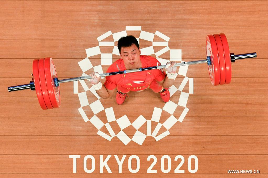بطل رفع الأثقال الصيني تشن يفوز بميدالية ذهبية لوزن 67 كجم رجال في أولمبياد طوكيو