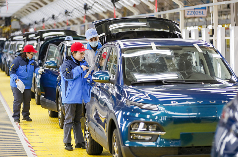صناعة السيارات الصينية تسجل ارتفاعاً في الأرباح في النصف الأول من العام الجاري
