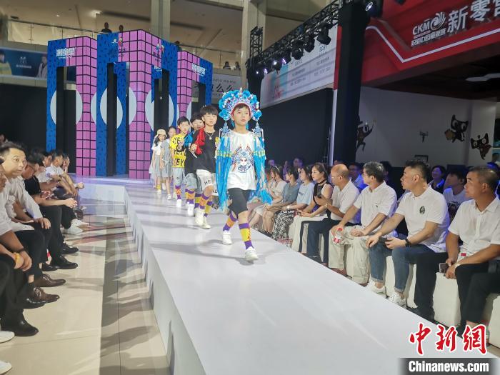 بلدة جيلي بتشجيانغ، عاصمة صناعة ملابس الأطفال