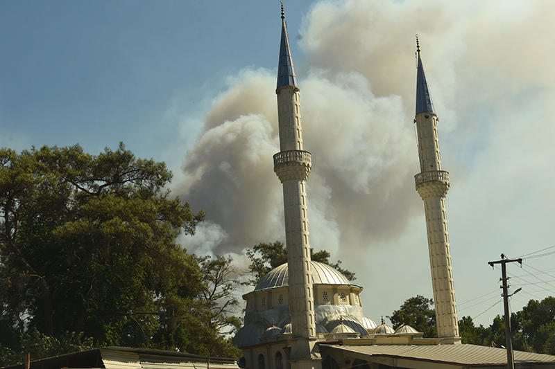 كرواتيا ترسل طائرة إطفاء حرائق لمساعدة تركيا في مكافحة حرائق غابات