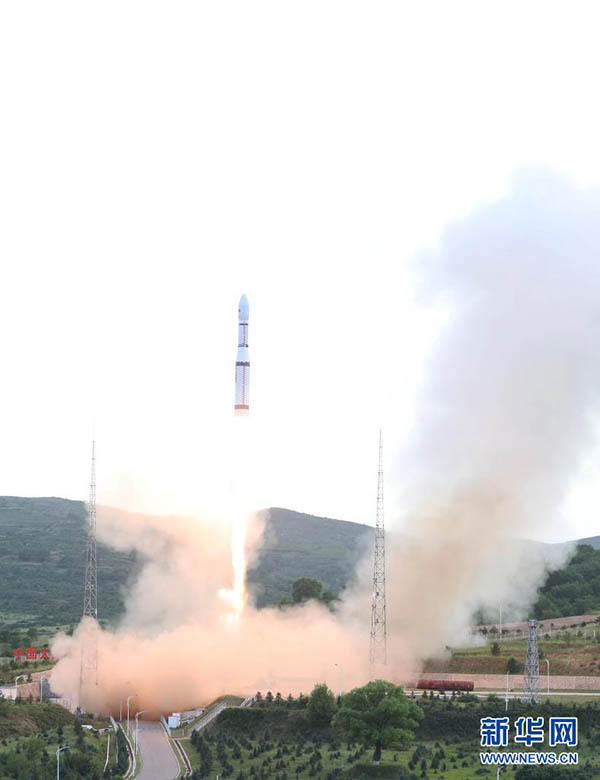 الصين ترسل قمرين صناعيين للوسائط المتعددة إلى المدار