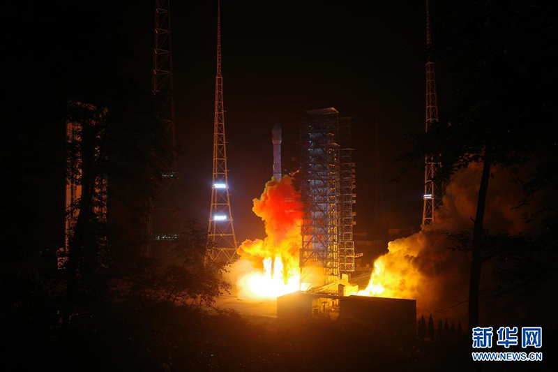 الصين تطلق القمر الصناعي تشونغشينغ-2 اي