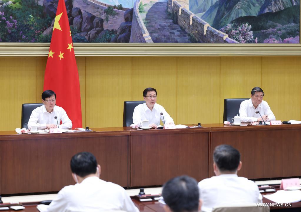 نائب رئيس مجلس الدولة الصيني يشدد على ضبط المشروعات المتعطشة للطاقة وعالية الانبعاثات