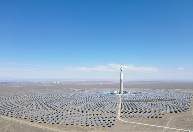 أول محطة للطاقة الشمسية المركزة في شينجيانغ تنتج طاقة نظيفة بدون انبعاثات