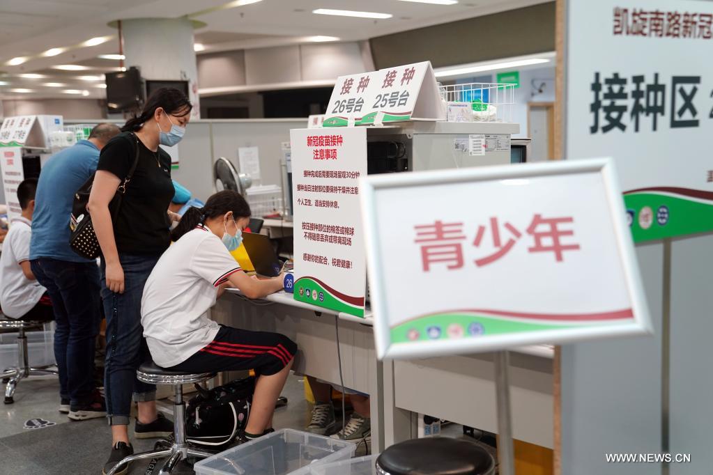حملة تطعيم القصر ضد كوفيد-19 في مدينة شانغهاي