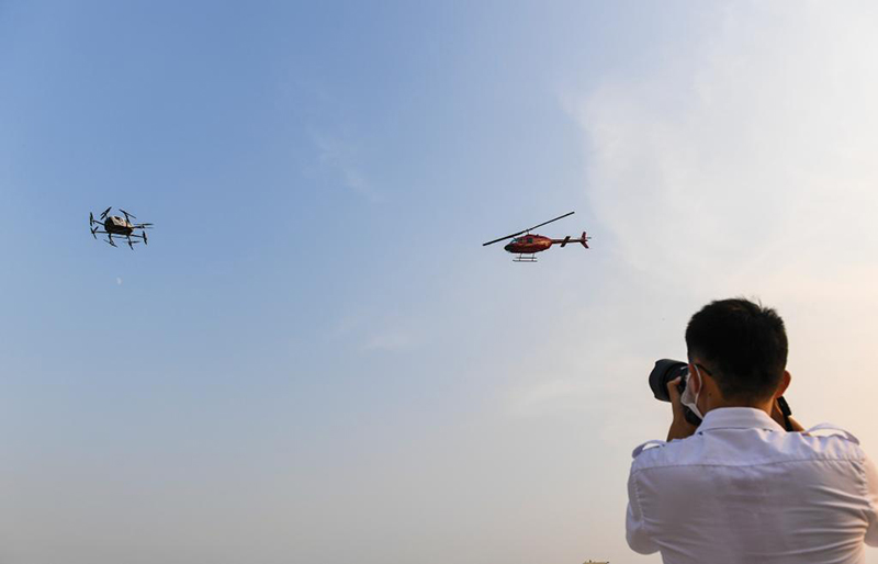 طائرات ذاتية القيادة لنقل الركاب تقوم برحلات تجريبية بمقاطعة قوانغدونغ الصينية