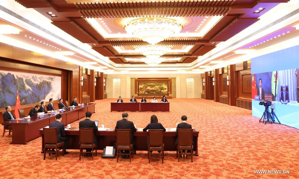 الصين وبروناي تتعهدان بتعزيز التعاون البرلماني