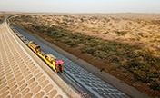 خط سكة حديد "هيرو" .. الانتهاء من وضع القضبين لأول خط سكة حديد صحراوي دائري في العالم