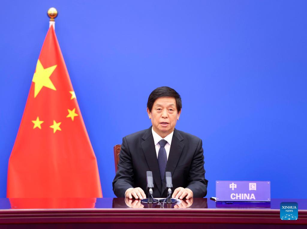 كبير المشرعين الصينيين يشدد على التعددية في تعاون الهيئات التشريعية لمجموعة العشرين