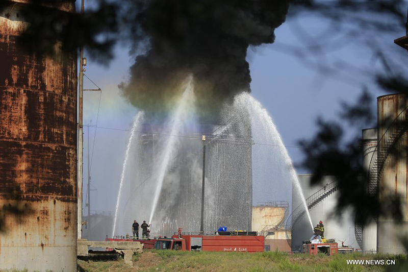وزير الطاقة اللبنانى يعلن السيطرة على حريق في خزان بنزين جنوبي البلاد