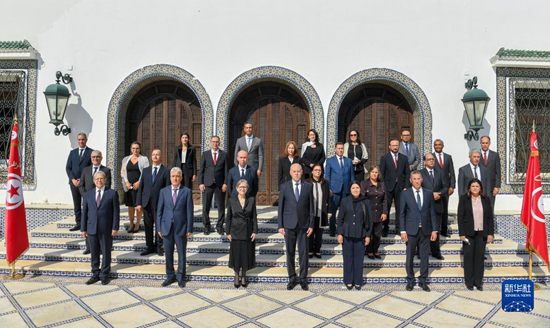 الرئيس التونسي يصدر أمرا بتسمية رئيس الحكومة الجديدة وأعضائها