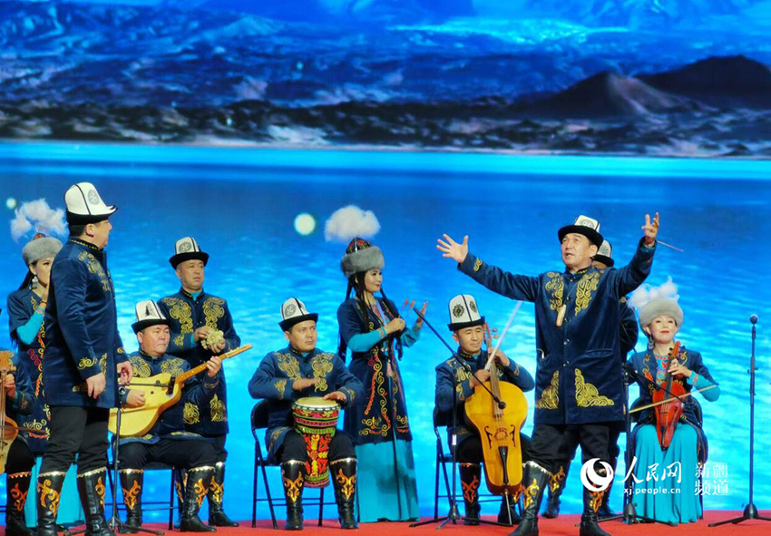 في إطار دعم التنمية في شينجيانغ: إقامة معرض للتراث الثقافي غير المادي