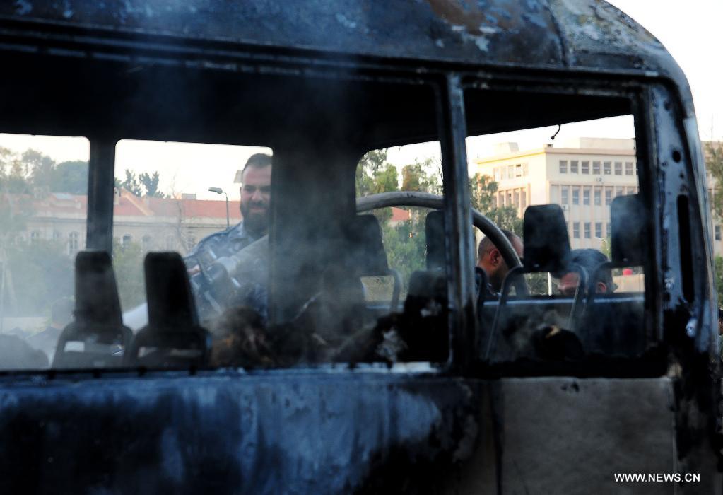 تقرير إخباري : 14 قتيلا بانفجار حافلة مبيت عسكرية بوسط العاصمة هو الأكبر بعد خروج المسلحين من محيط دمشق وريفها