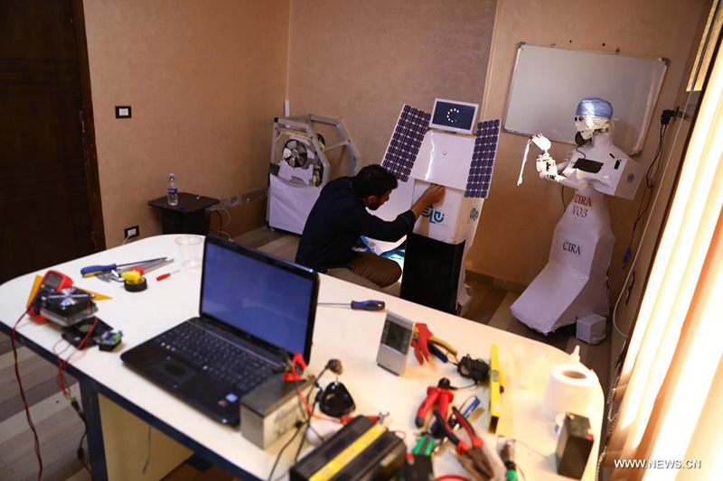 مهندس مصري يصنع روبوتا باستخدام تكنولوجيا الذكاء الاصطناعي لاستخراج المياه من الهواء