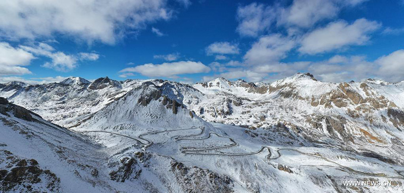 مشهد لجبل ثلجي في مقاطعة سيتشوان الصينية