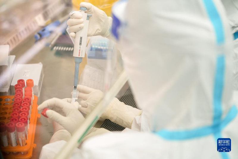 مختبر متنقل لكوفيد-19 يدفع جهود مكافحة الوباء في هيخه