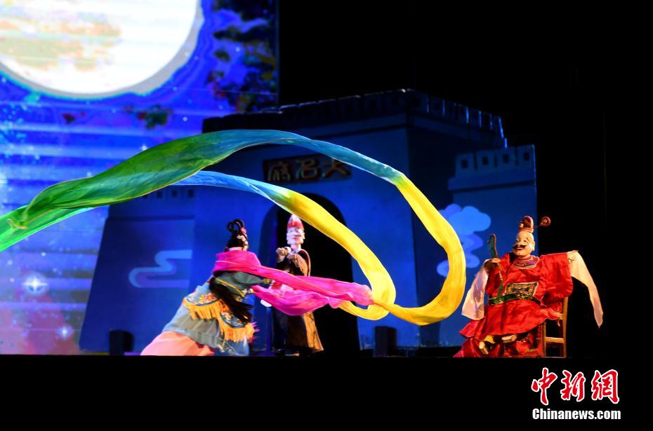 مسرح العرائس في مدينة تشانغ تشو بمقاطعة فوجيان