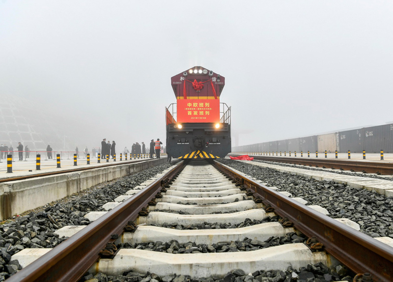 مقاطعة جنوب غربي الصين تطلق أول قطاراتها المباشرة للشحن بين الصين وأوروبا