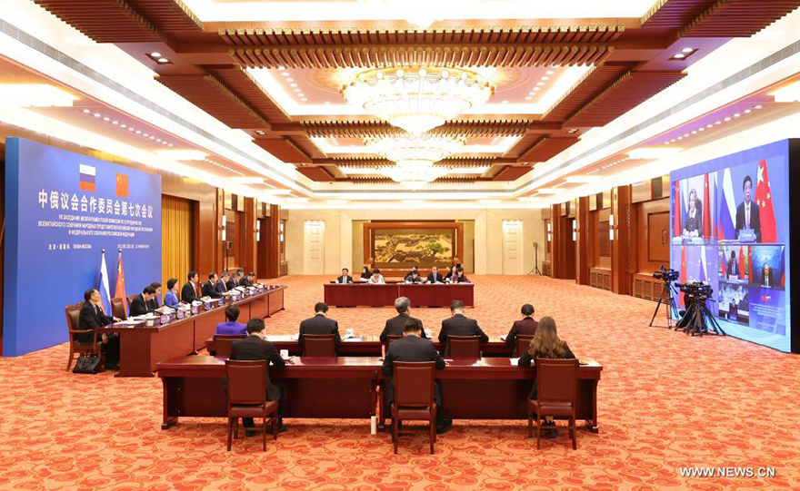 كبير المشرعين الصينيين يلقي كلمة في اجتماع بشأن التعاون البرلماني الصيني-الروسي