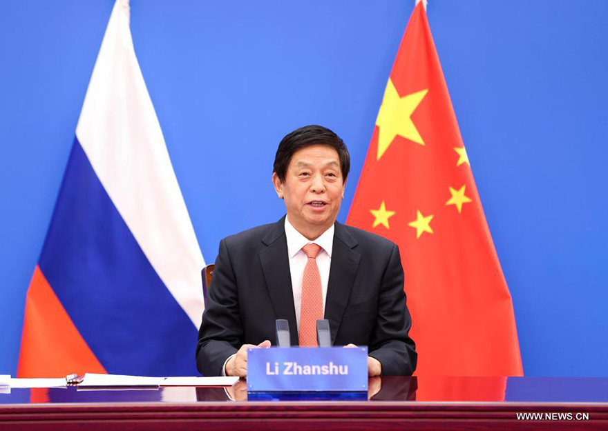 كبير المشرعين الصينيين يلقي كلمة في اجتماع بشأن التعاون البرلماني الصيني-الروسي