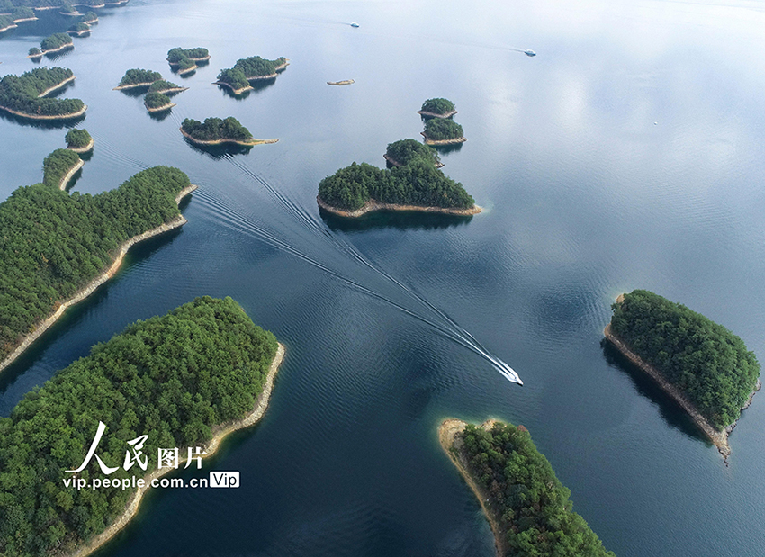 تشونآن، تشجيانغ: مناظر طبيعية خلابة لبحيرة تشيانداو