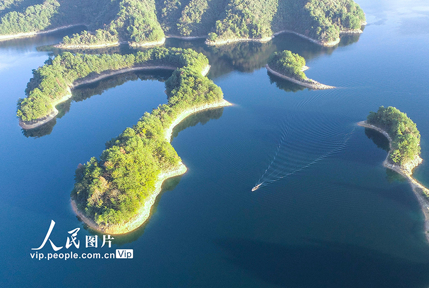 تشونآن، تشجيانغ: مناظر طبيعية خلابة لبحيرة تشيانداو